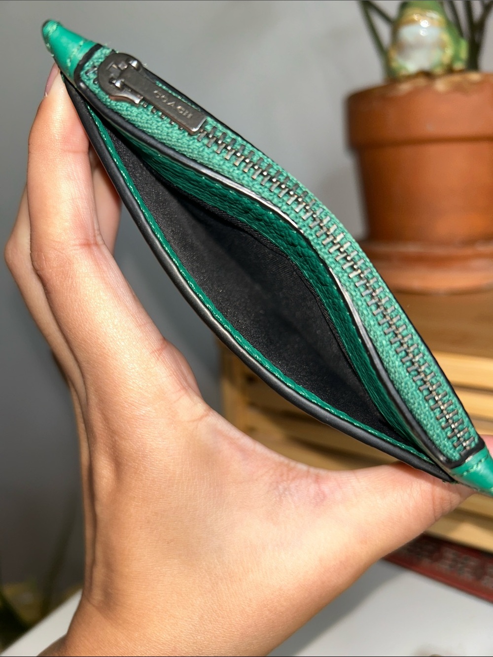 Coach Green Leather Zip Card Holder with Colorful Embroidery Customized Embossed - Picture 5 of 6
